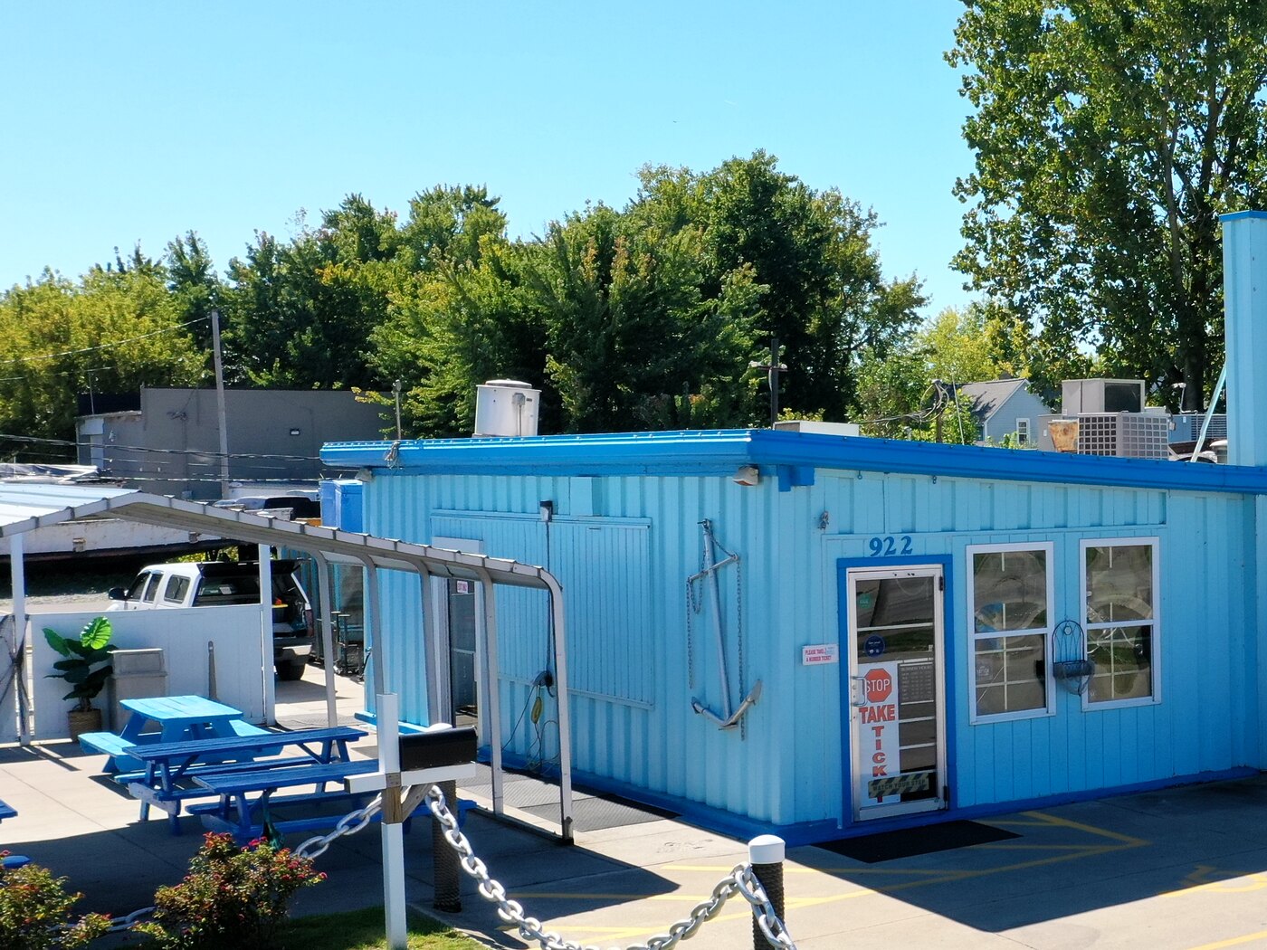 Ardick Seafood storefront on Colorado Avenue